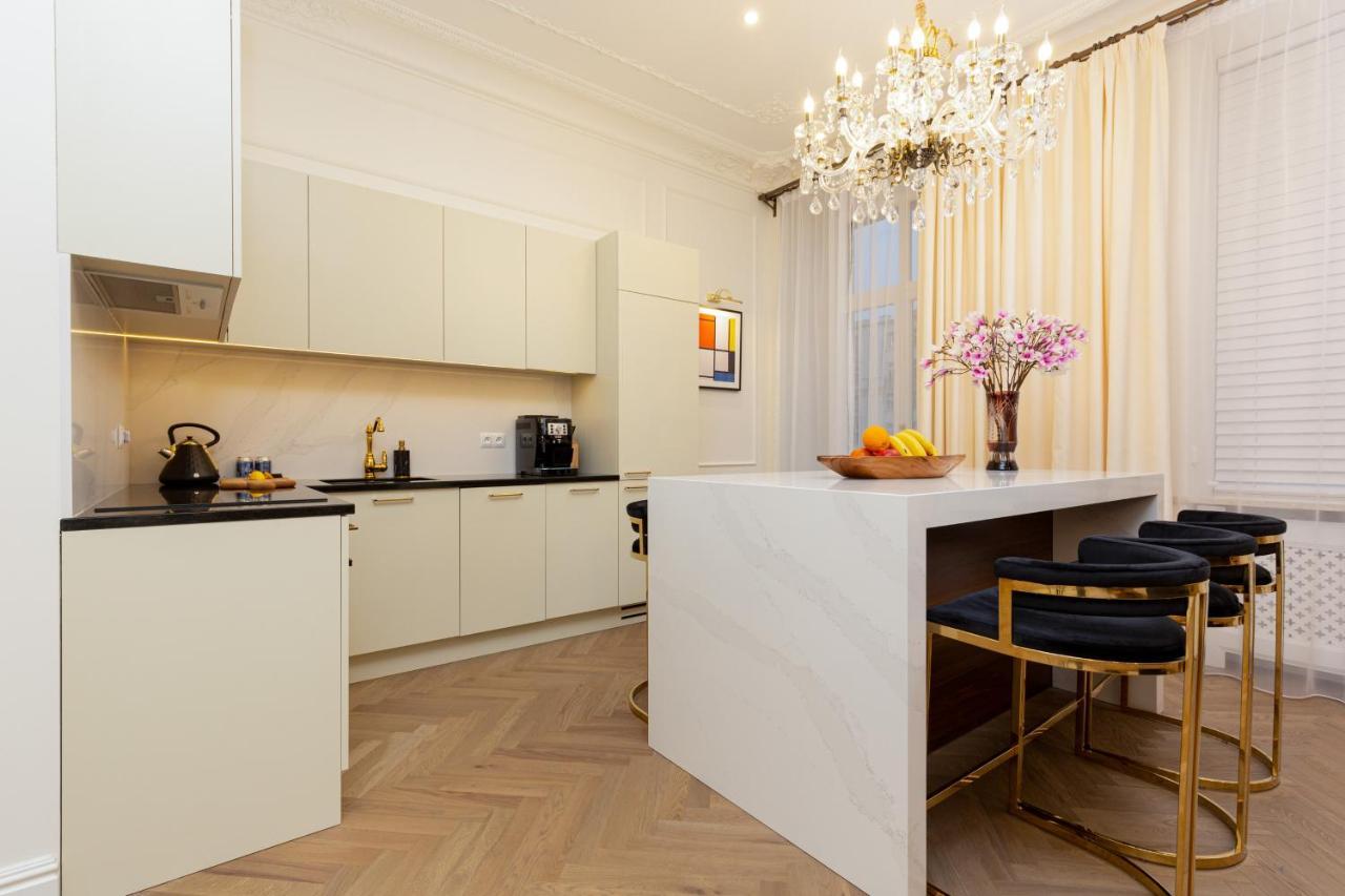 Royal Apartment Kopernika By Renters Prestige วอร์ซอ ภายนอก รูปภาพ